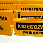 Tabliczki do biblioteki do stawiania na wysokich półkach