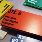Rozdzielacze działowe w różnych kolorach